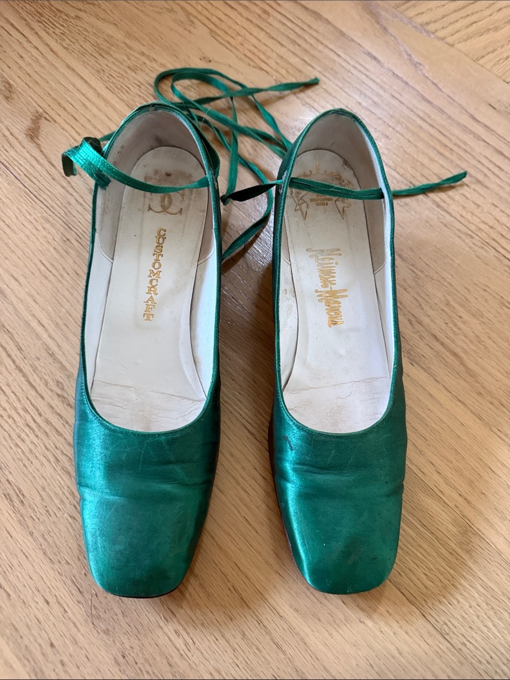 Neiman Marcus CustomeCraft Vintage Green Satin Ankle-Tie Heels Sz 9